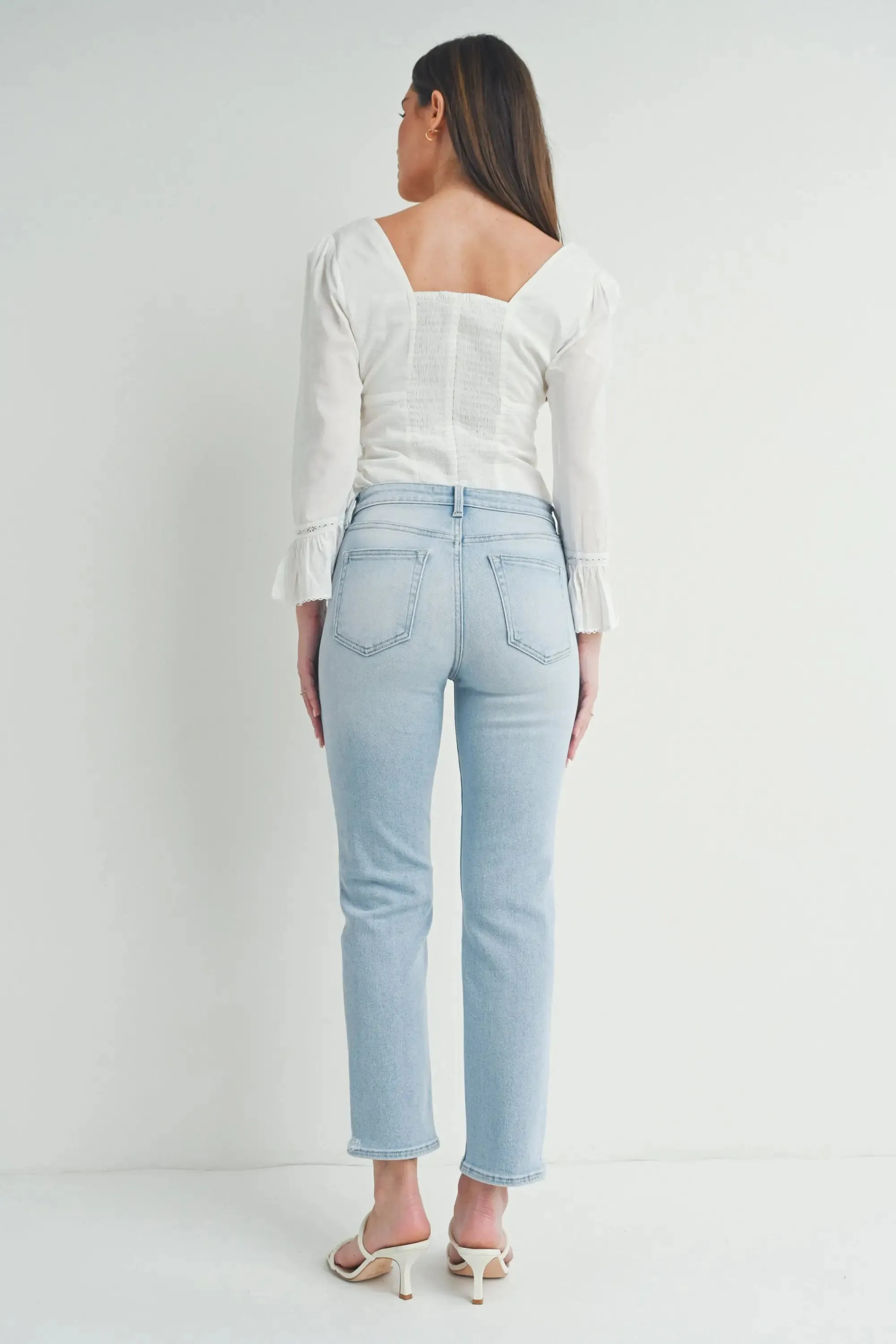 SLIM STRAIGHT W/ DISTRESS DENIM
