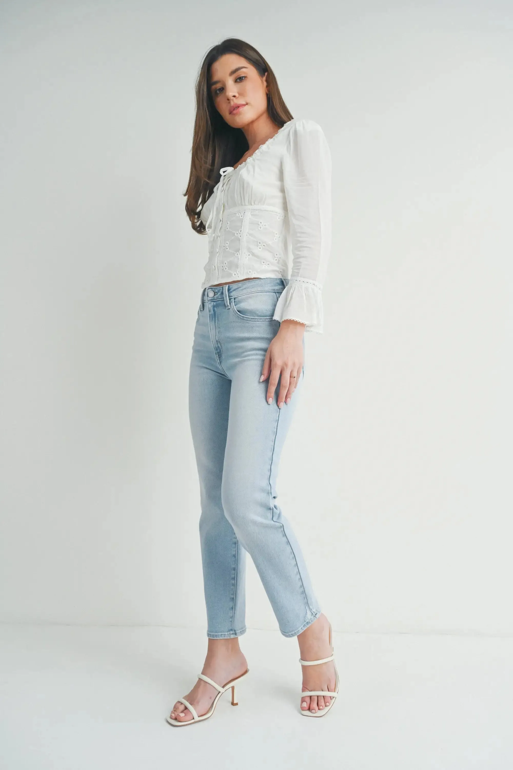 SLIM STRAIGHT W/ DISTRESS DENIM