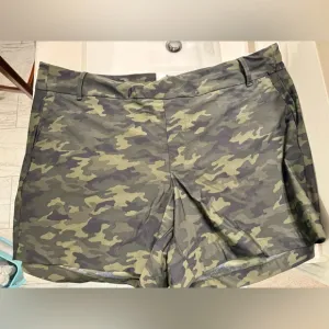 Spanx 6 inch inseam‎ Camo shorts -size XXL