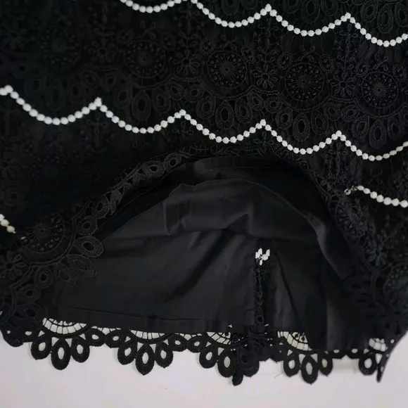 Talbots Black Lace Womens Size 8 Knee Length Skirt White Accents Lined Zip Up