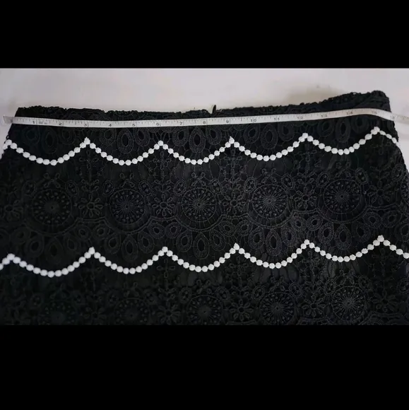Talbots Black Lace Womens Size 8 Knee Length Skirt White Accents Lined Zip Up