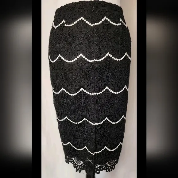 Talbots Black Lace Womens Size 8 Knee Length Skirt White Accents Lined Zip Up