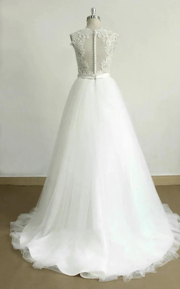 White A Line Lace Appliques Covered-Button Sleeveless Tulle Wedding Dresses
