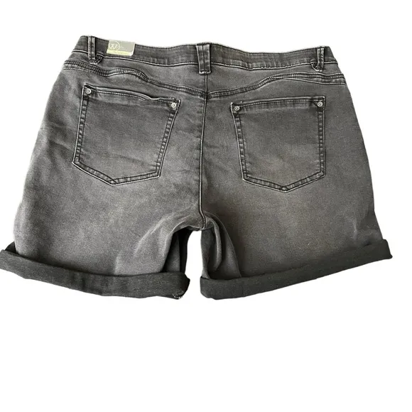 Wit &amp; Wisdom 'Ab' Solution Black Faded Denim Shorts Women’s Size 16
