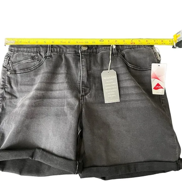 Wit &amp; Wisdom 'Ab' Solution Black Faded Denim Shorts Women’s Size 16