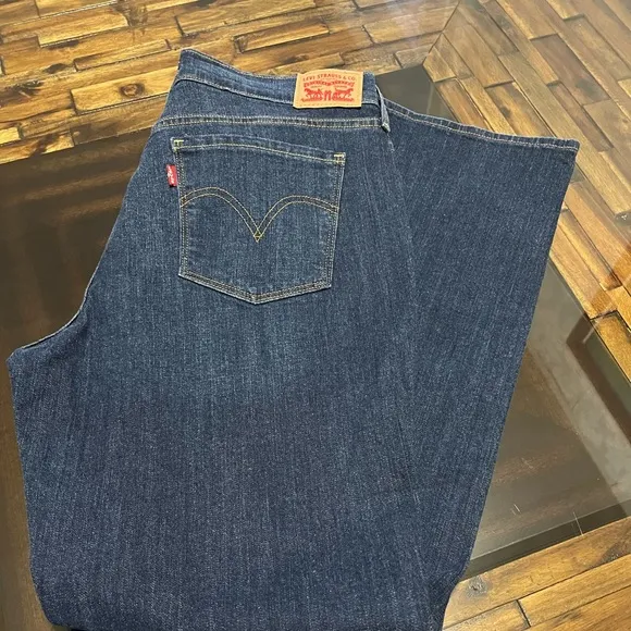 Women’s Levi’s Straight Leg Dark Wash Denim Jeans Size 14