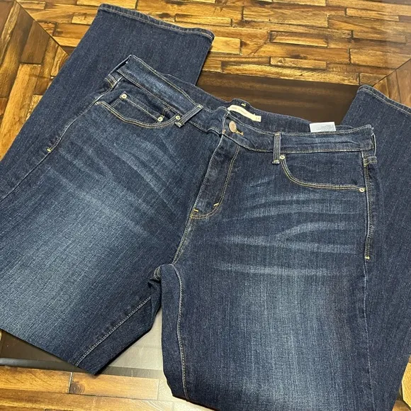 Women’s Levi’s Straight Leg Dark Wash Denim Jeans Size 14