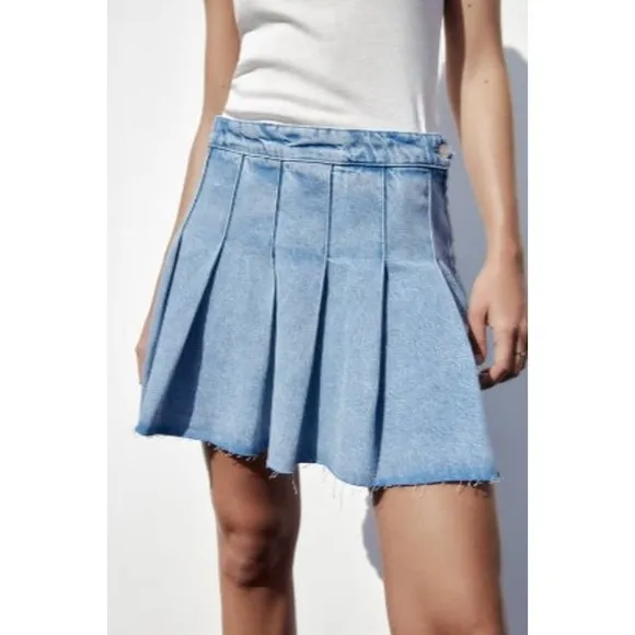 Zara Medium Wash Denim Boxpleat Mini Skirt Small