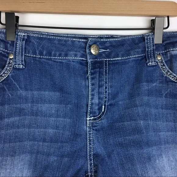 ZCO JEANS Shorts Denim Embroidered Flap Pockets Stretch Cuffed Plus Size 20